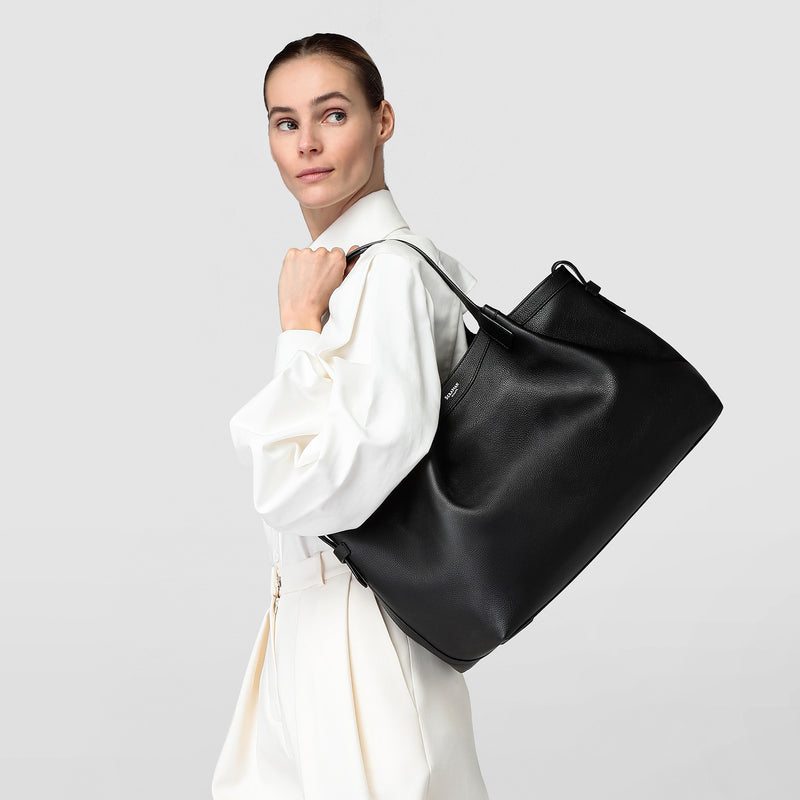 Secret tote bag in rugiada leather - black
