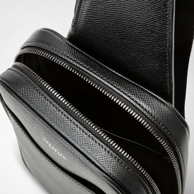 Sling backpack in evoluzione leather - eclipse black