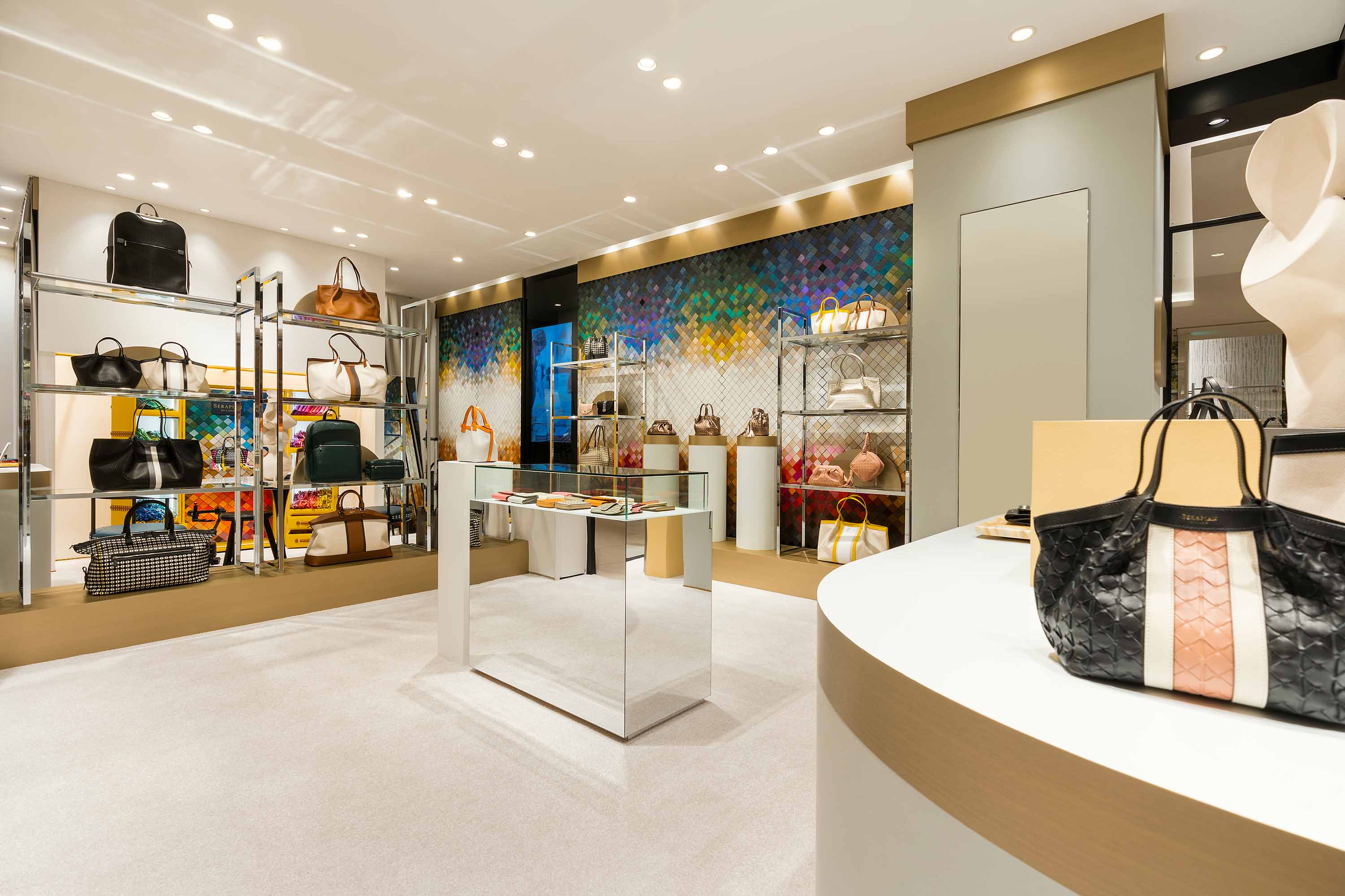 GINZA SIX(東京)にセラピアンがオープン – Serapian Boutique GINZA SIX(東京)にセラピアンがオープン – Serapian Boutique