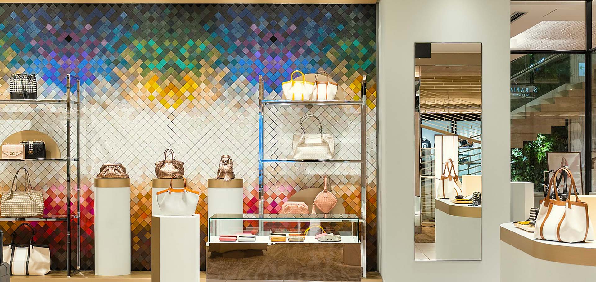 Louis Vuitton Fifth Avenue Maison City Guides Display