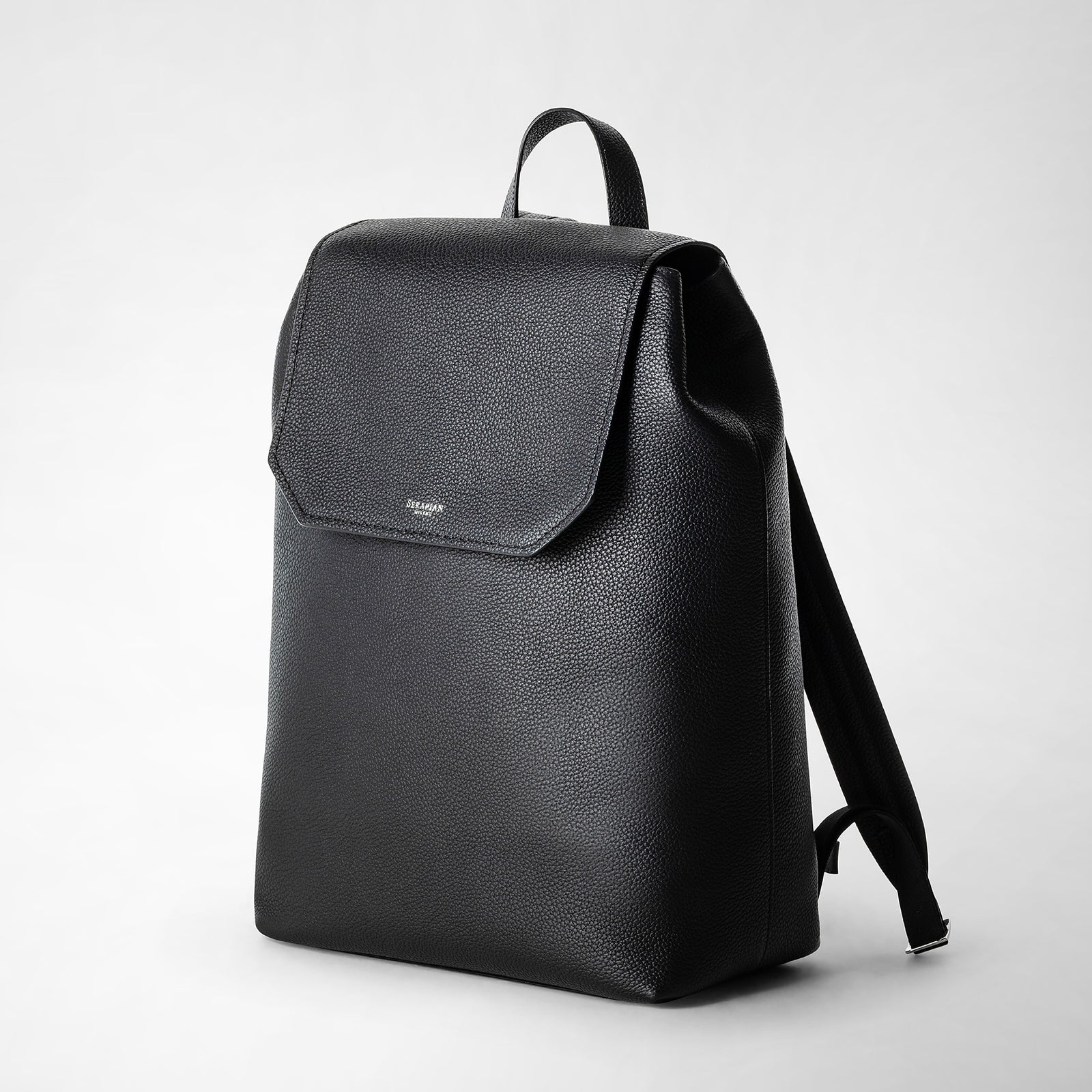 Day backpack in cachemire leather black
