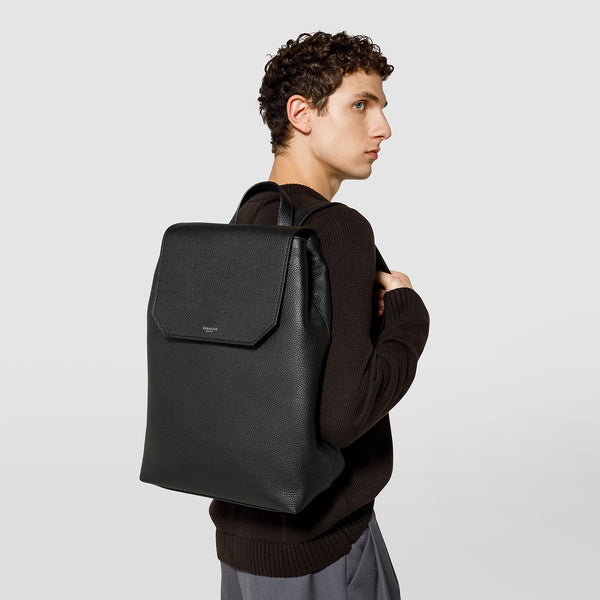 Day backpack in cachemire leather - black