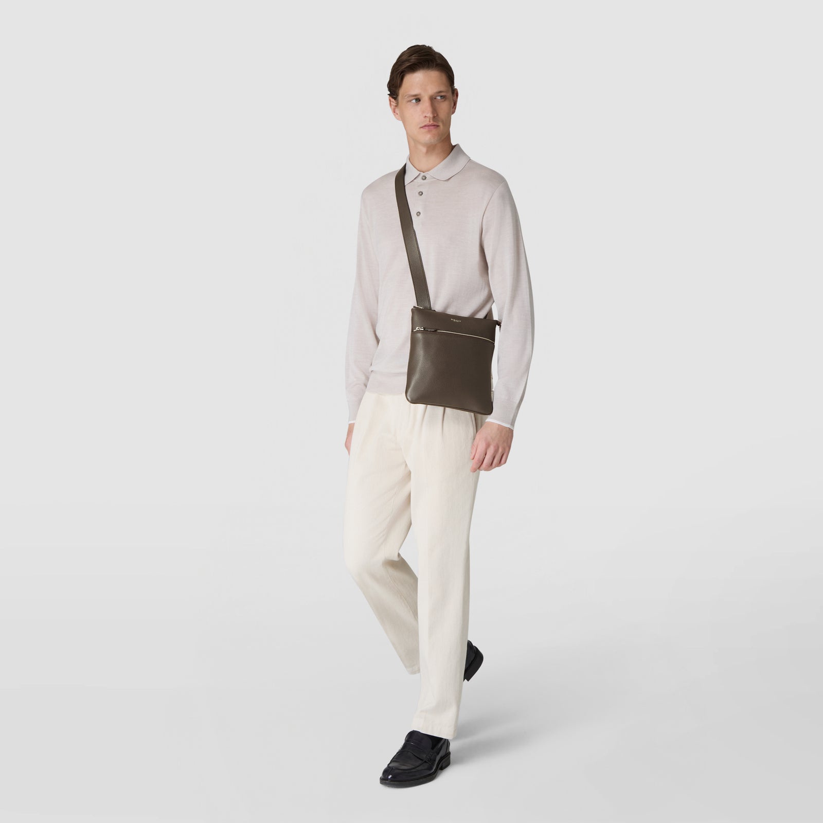 Slim leather messenger bag espresso