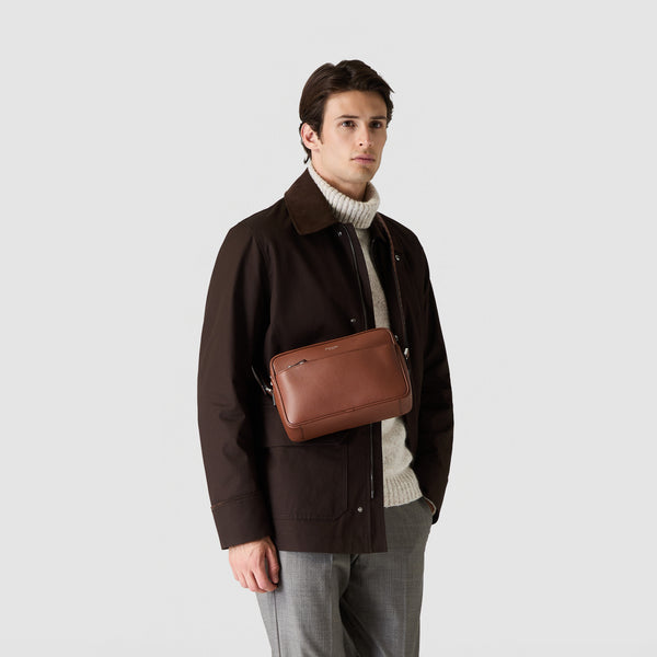 East west crossbody bag in cachemire leather - tobacco