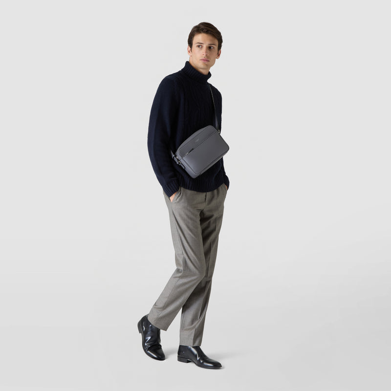 East west messenger in cachemire leather - shadow