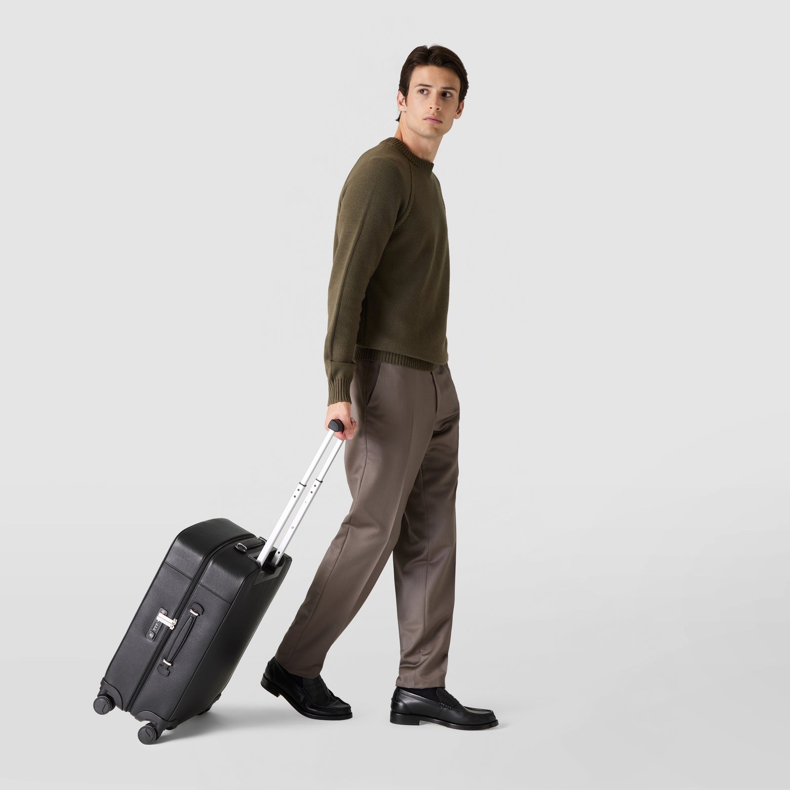 Luxury carry on suitcase in leather and Mosaico black