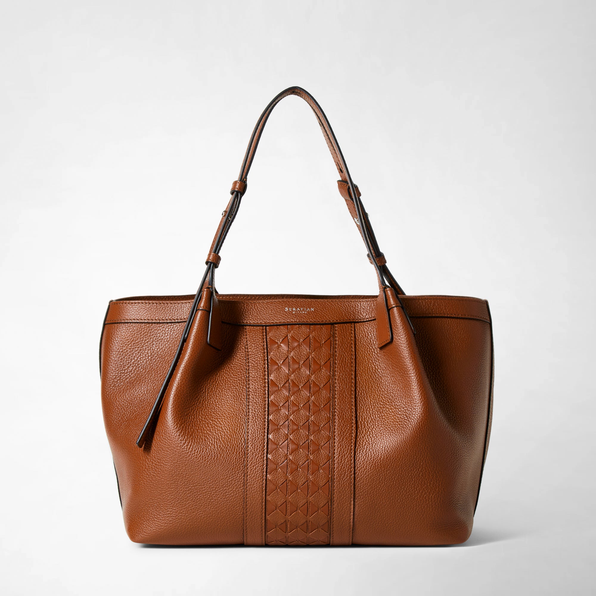 Borse marroni: un classico senza tempo per l'autunno/inverno 2025 103