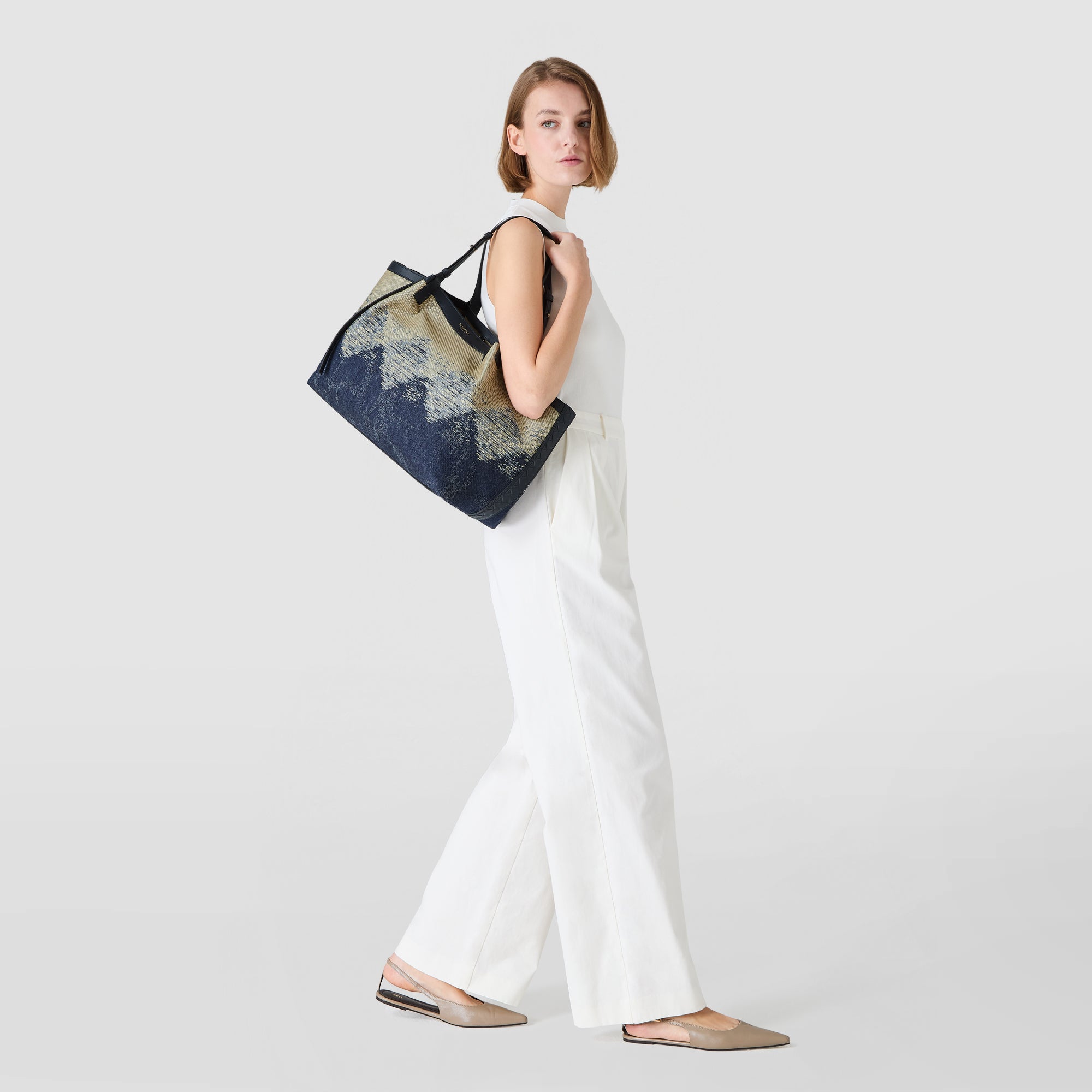 SECRET TOTE BAG IN DENIM AND RAFFIA