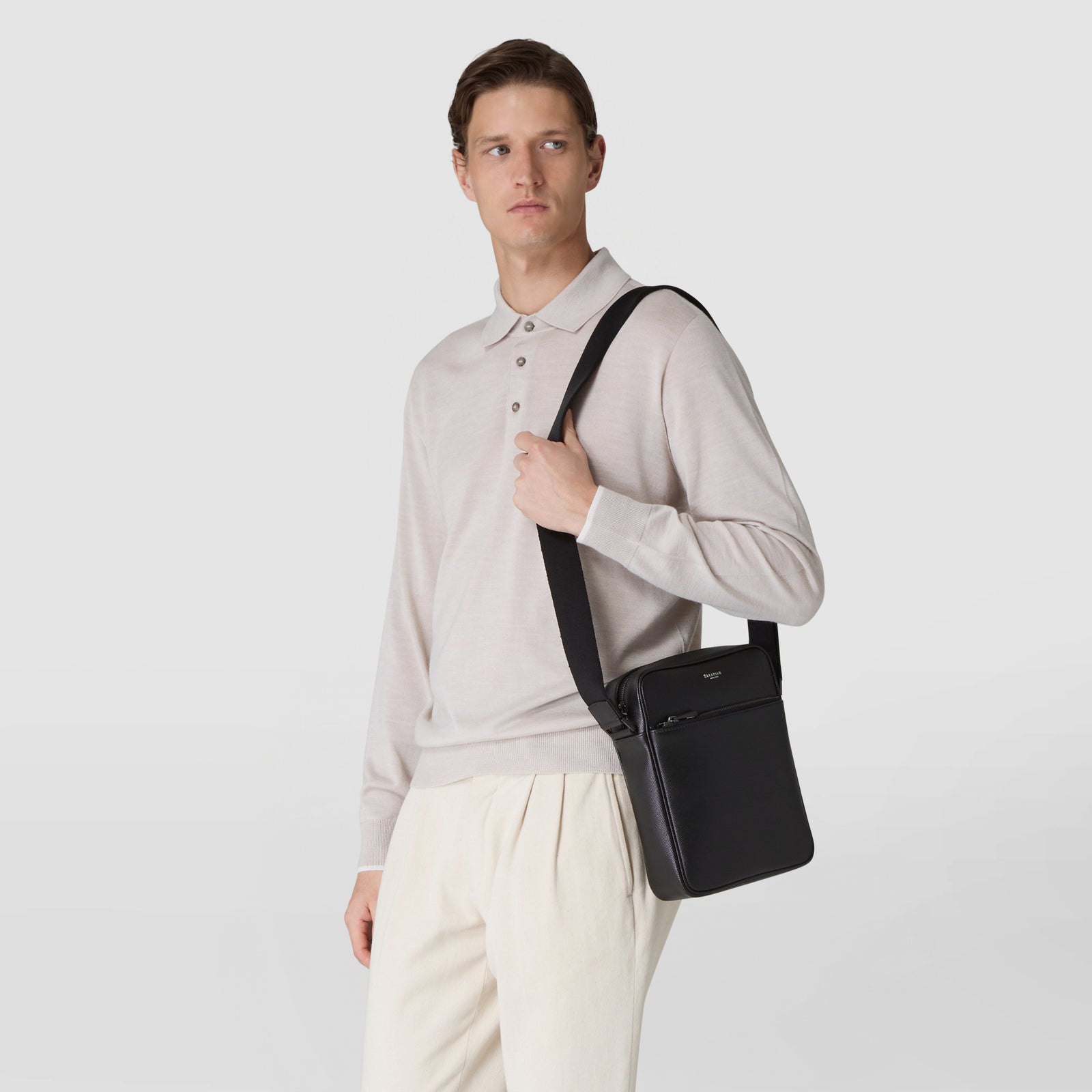 EVOLUZIONEレザー メンズメッセンジャーバッグ