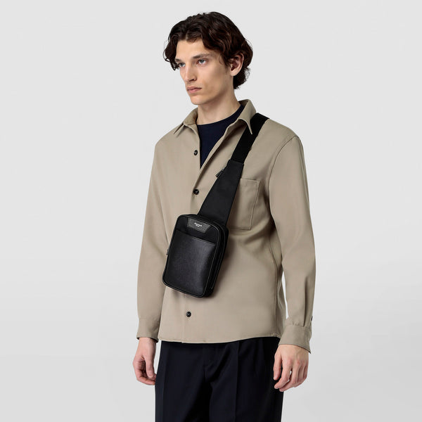 Sling backpack in evoluzione leather - black eclipse