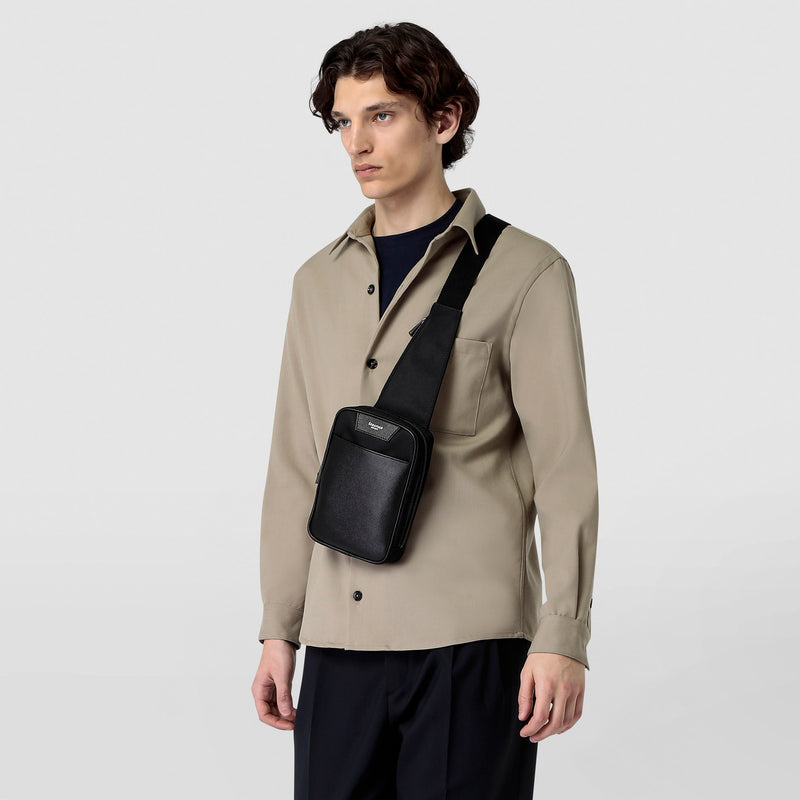 Sling backpack in evoluzione leather - black eclipse