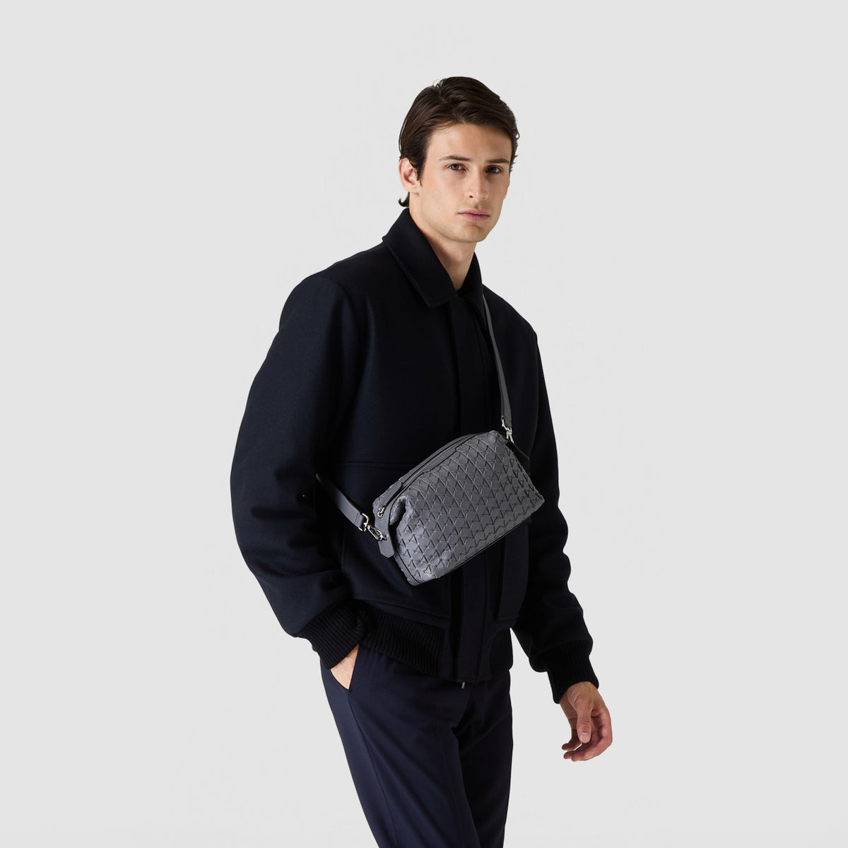 297／『I-mode革』／イタリア／STEFANIA社★豹柄333◆お洒落：レーザー加工／クロム鞣し／ペールブルー／0.8mm◆仔山羊革クラフト材料33ds 90s イタリア製  タータンチェックライナー スエードレザー