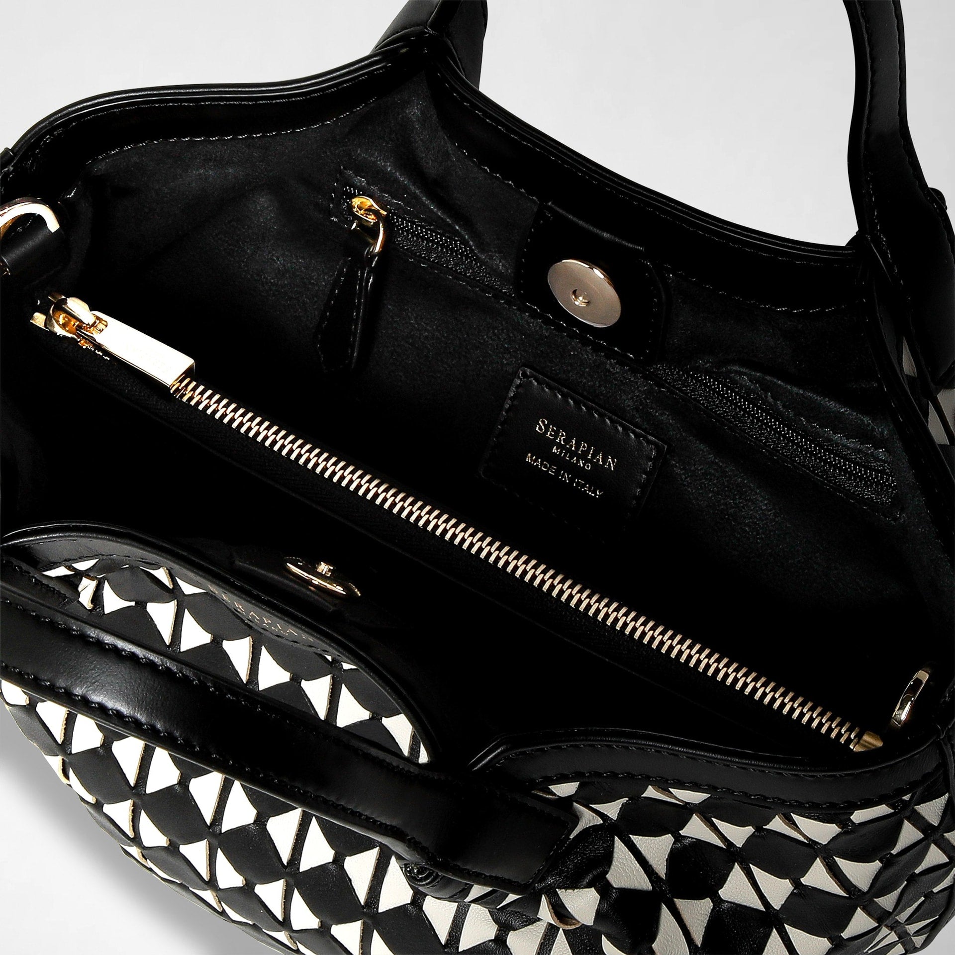 SERAPIAN MOSAICO ブラック レザー ショルダーバッグ　編み込み NORTH SOUTH CROSSBODY BAG IN MOSAICO