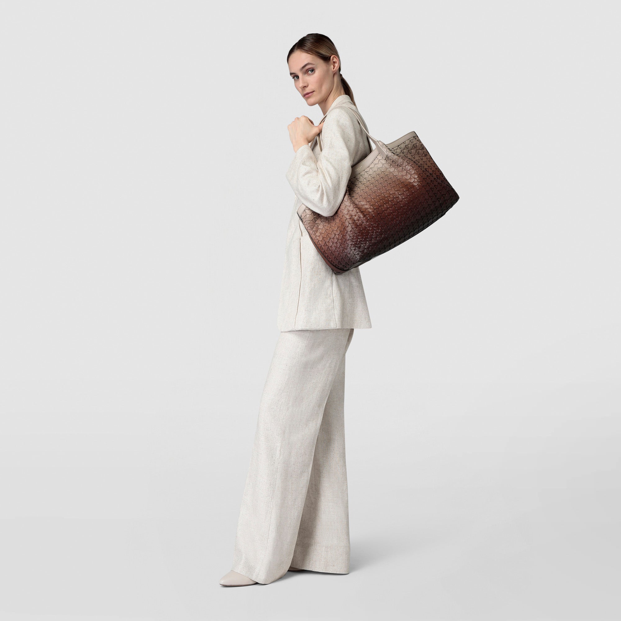 SERAPIANトートバッグ MOSAICOナッパレザー製 ブラックトートバッグ