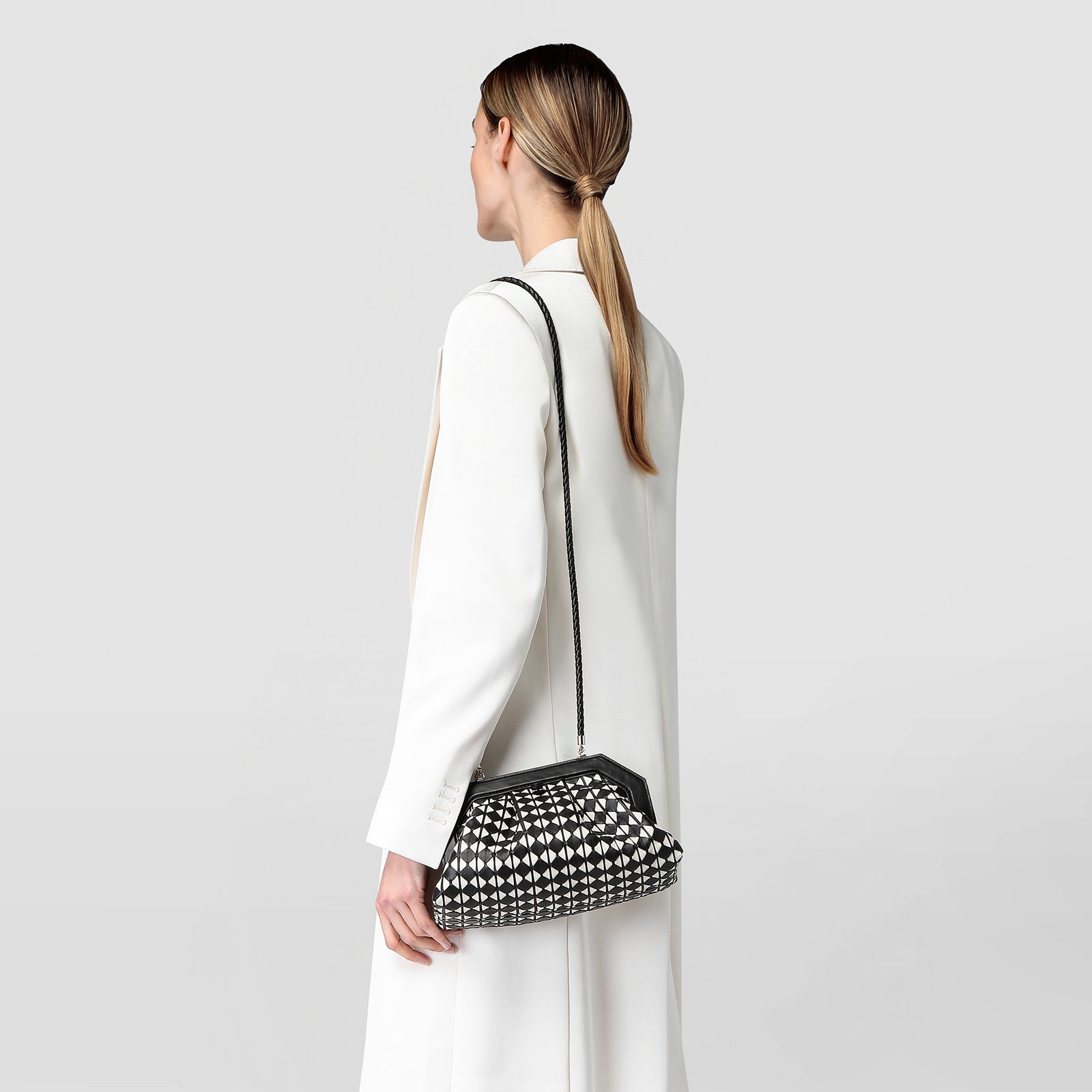 「大人気 新入荷 新品」に該当するファッション通販 Secret Serapian – off-white and black mosaico in bag clutch バッグ