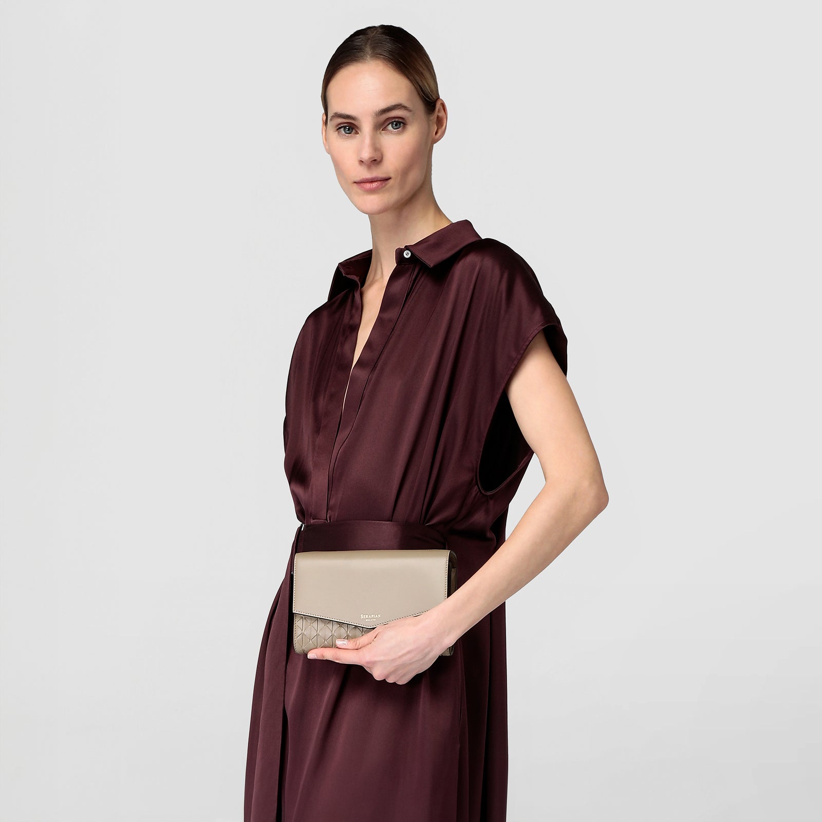 Clutch with shoulder strap in mosaico sahara