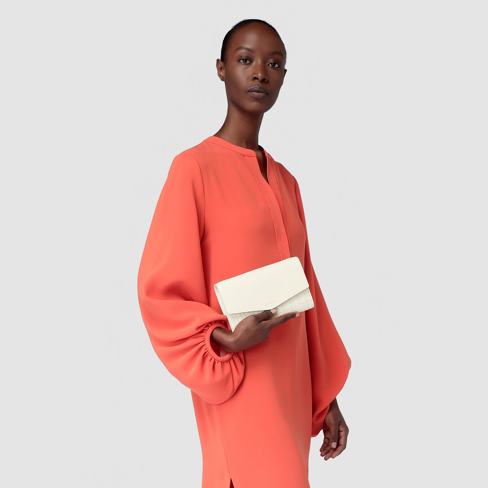 Clutch with shoulder strap in mosaico off-white