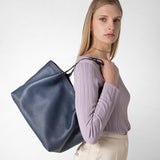 Small secret tote bag in rugiada leather - navy blue