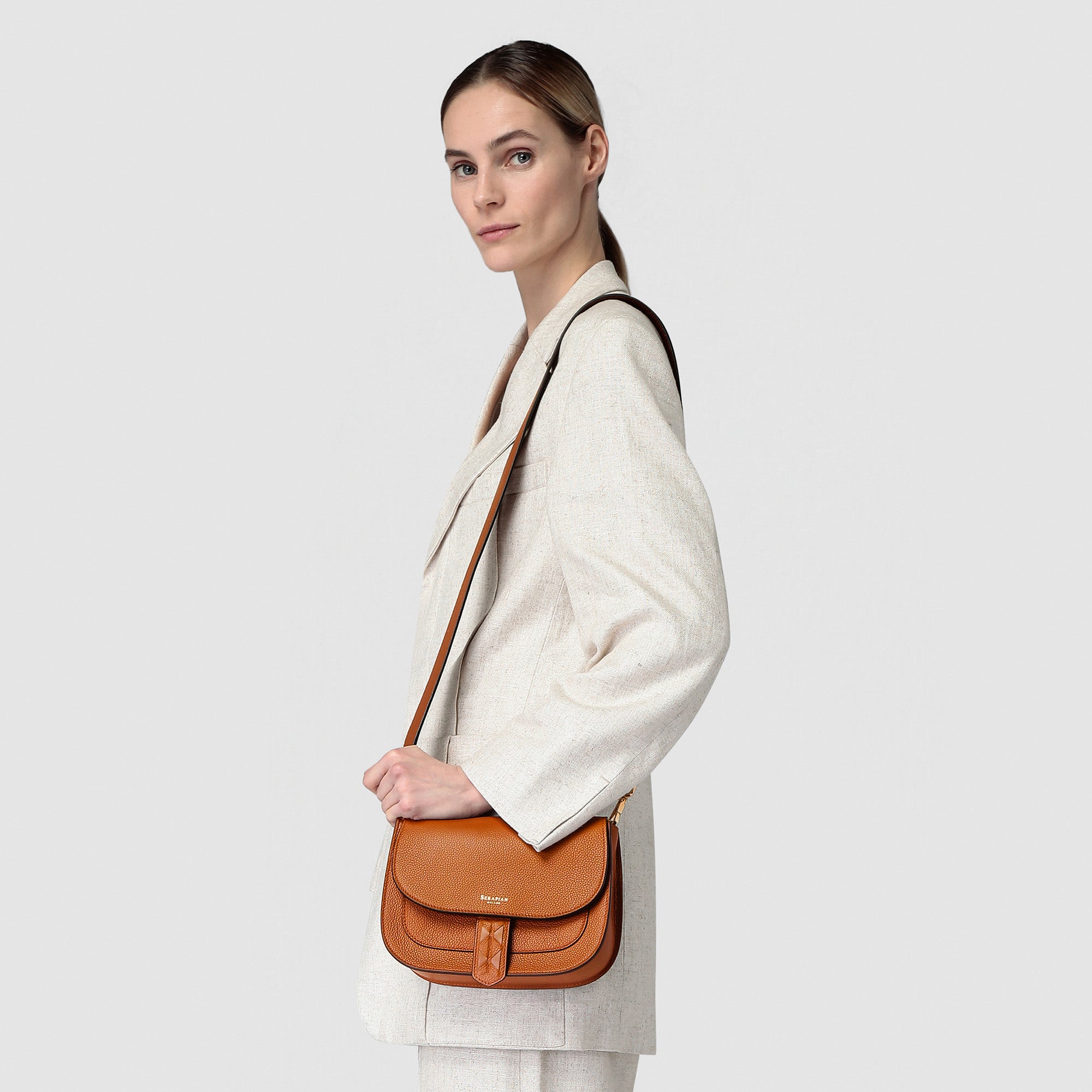 Luna crossbody bag in rugiada leather cuoio