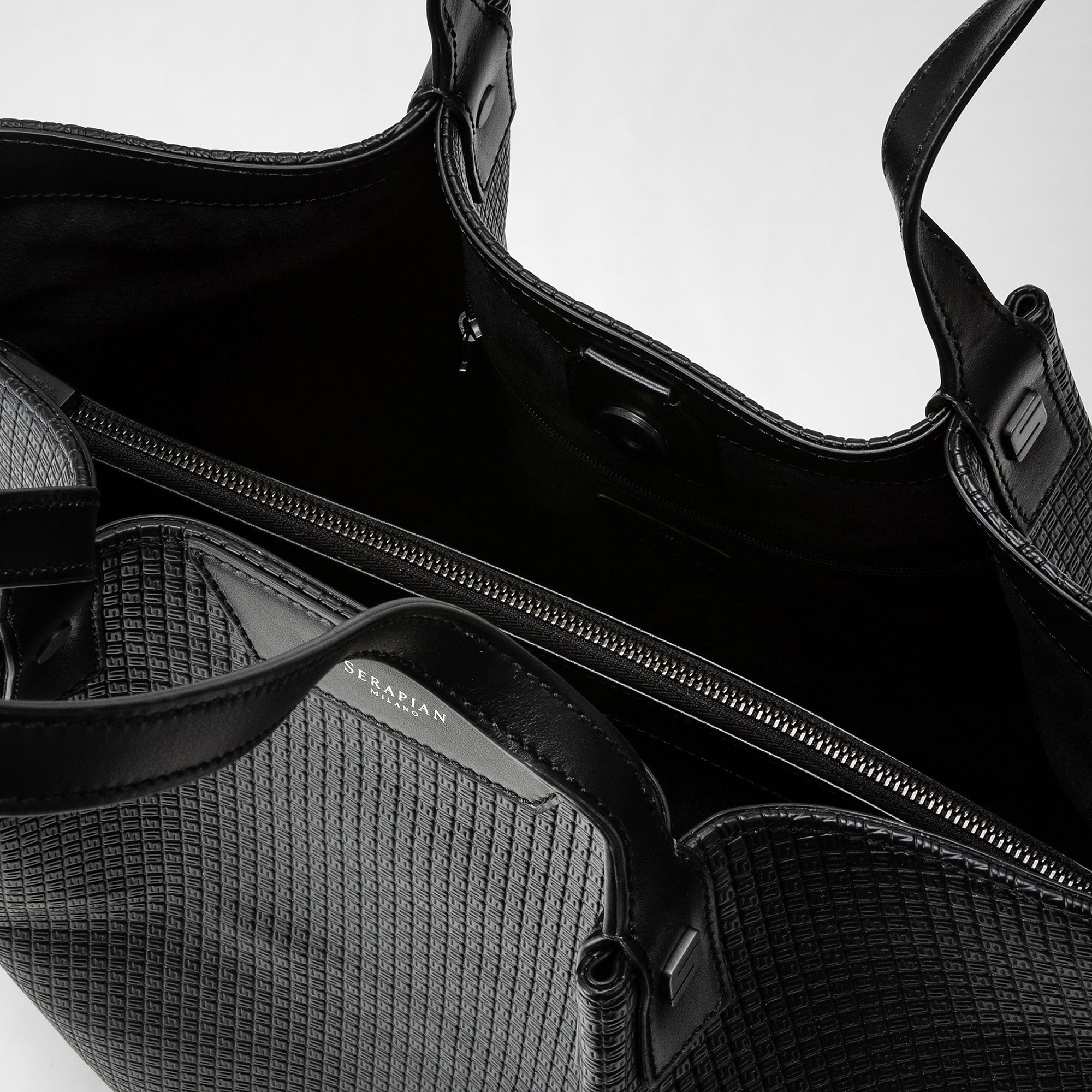 Vertical secret tote bag in stepan black eclipse black