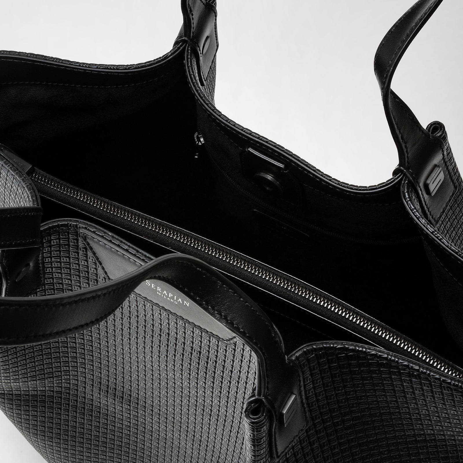 Vertical secret tote bag in stepan black eclipse black