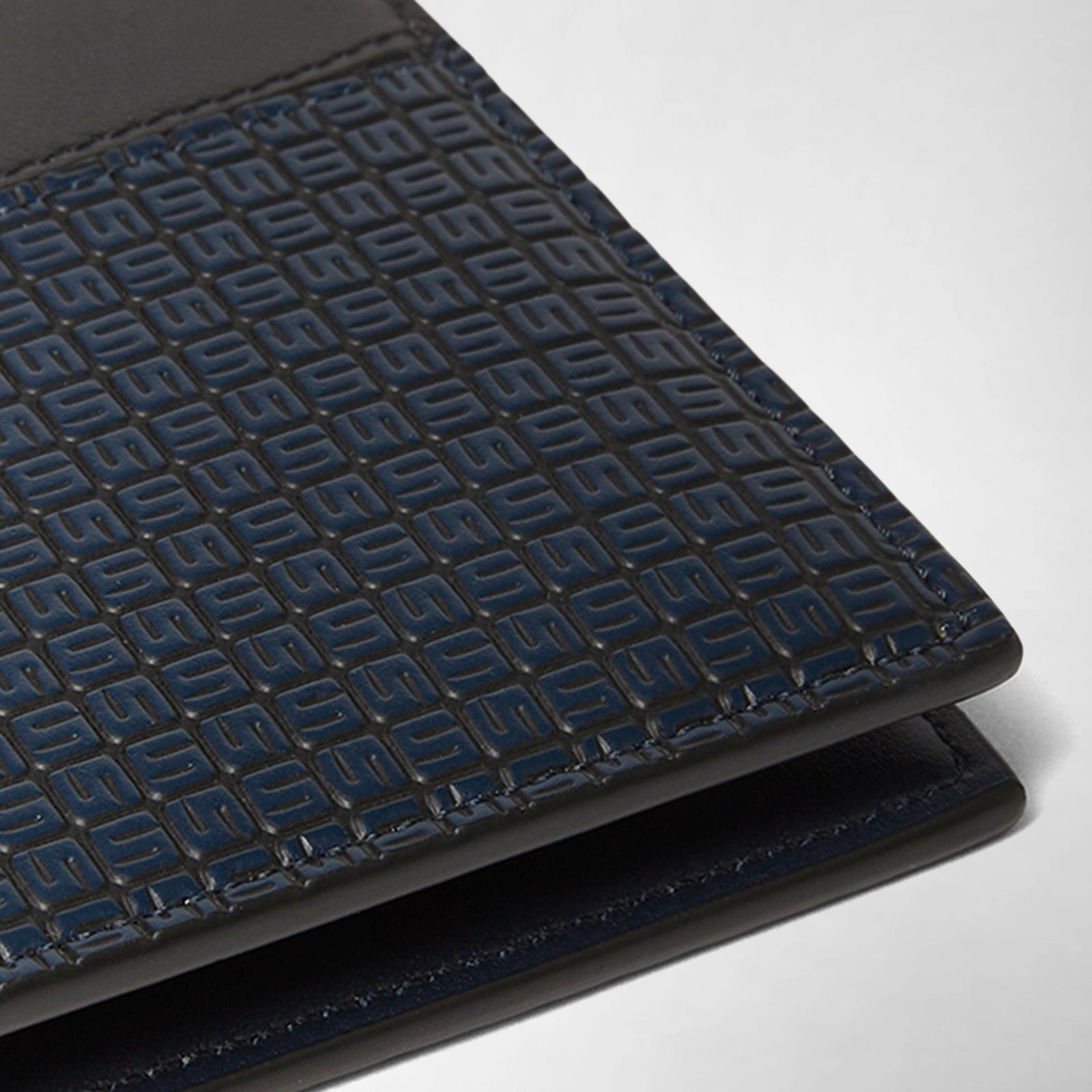 6-card bifold leather wallet in Stepan blue-black