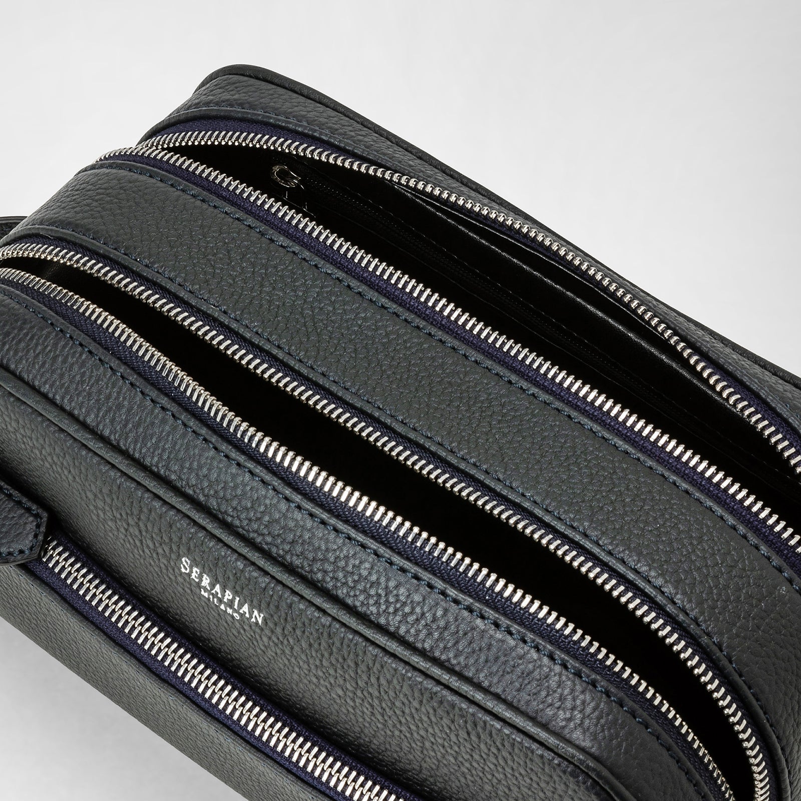 Double zip washbag in cachemire leather navy blue
