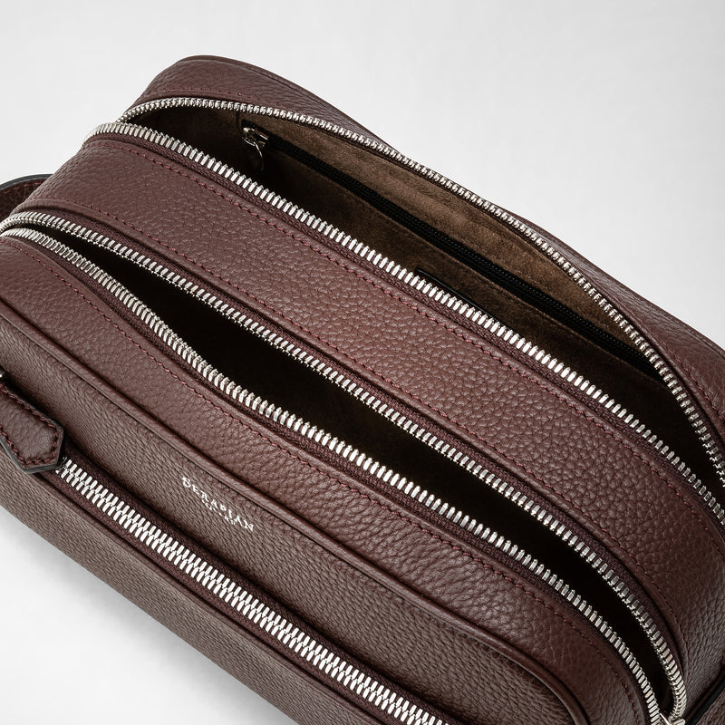 Double zip washbag in cachemire leather - ruby red