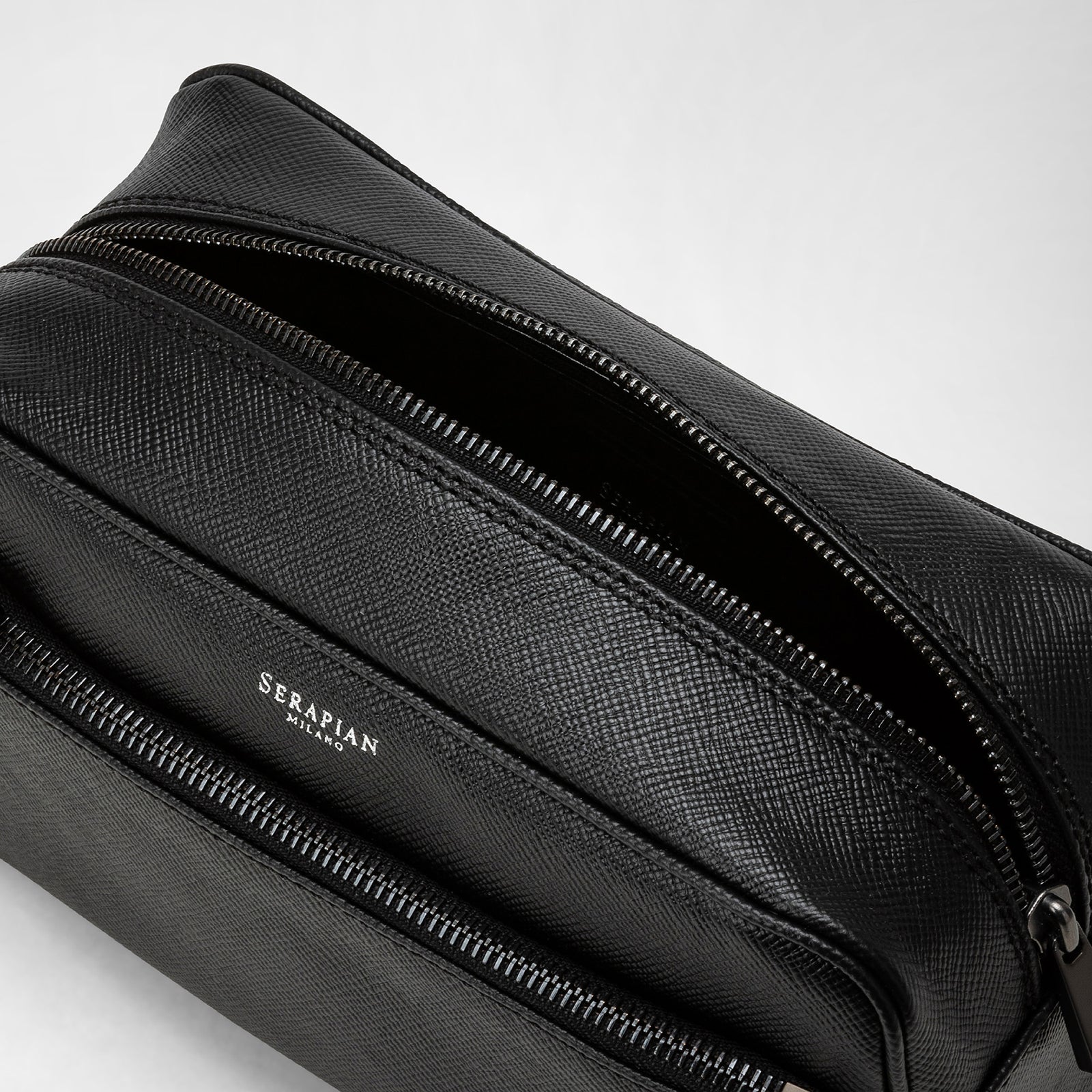 Washbag in Evoluzione Leather Eclipse Black