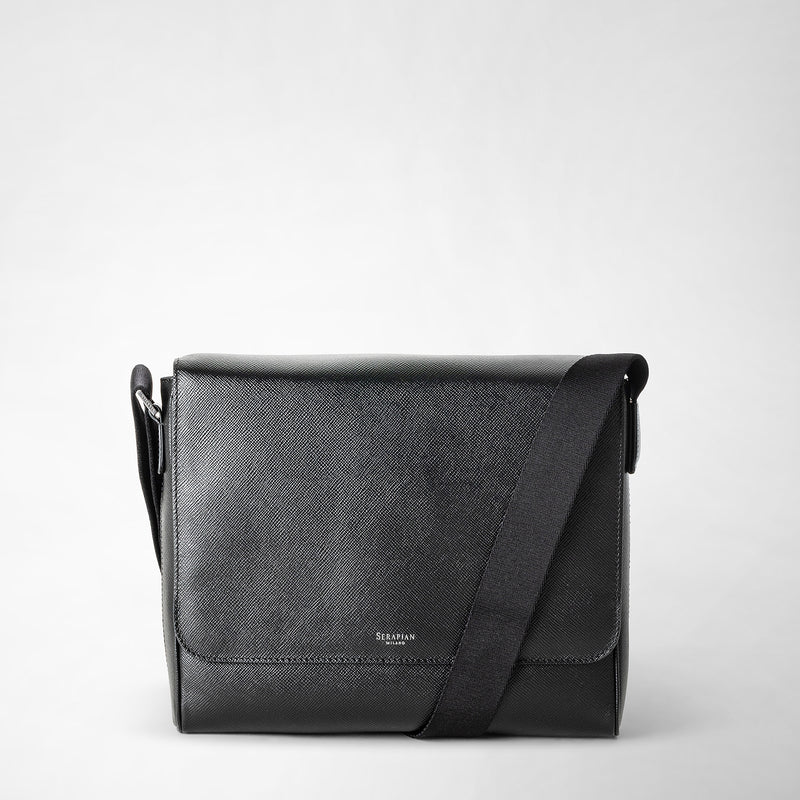 Small messenger bag in evoluzione leather - eclipse black