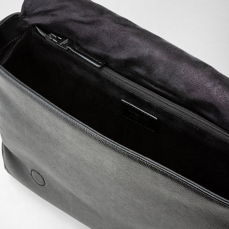 Small messenger bag in evoluzione leather - eclipse black