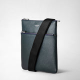 Flat messenger in evoluzione leather - navy blue