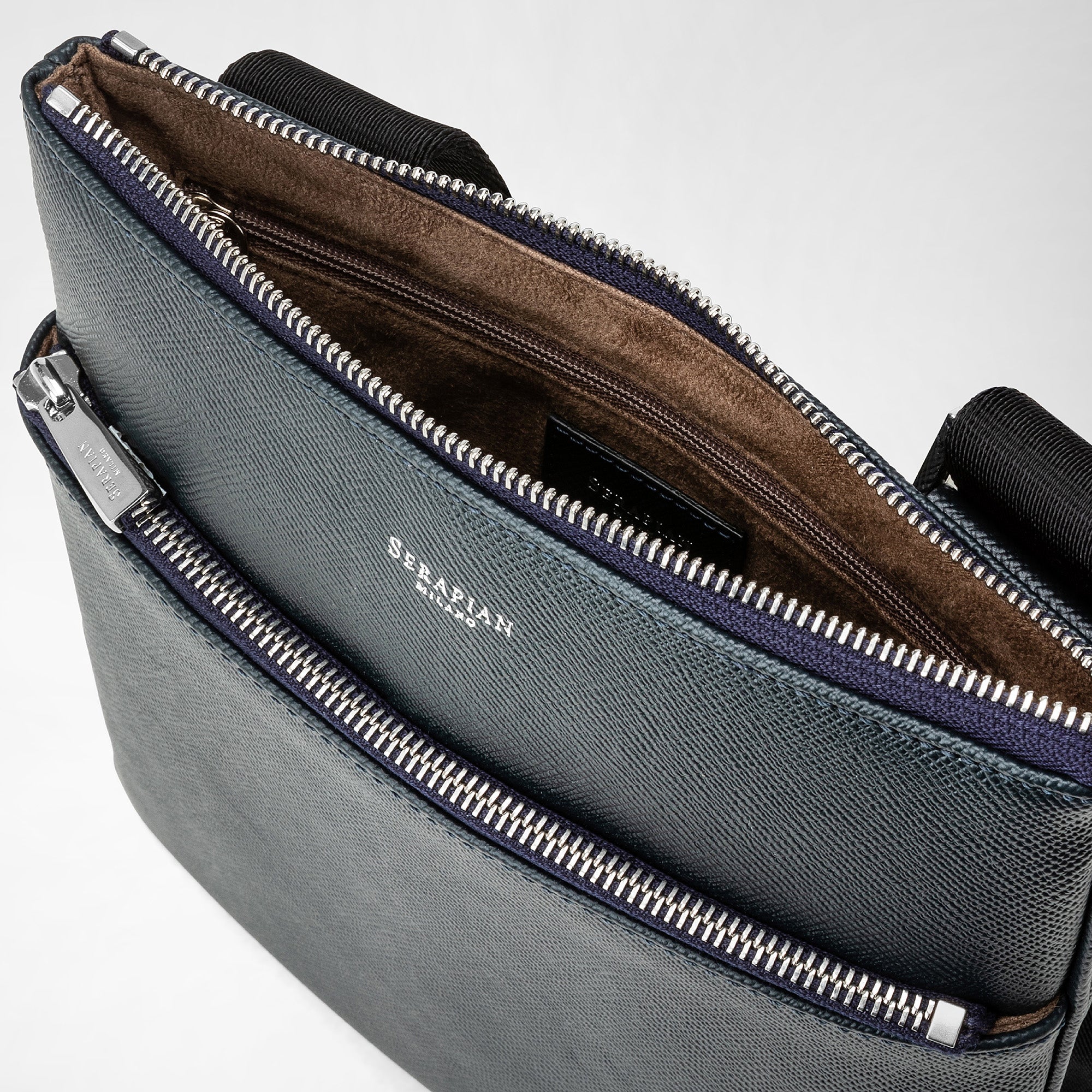 ★SERAPIAN★ レザートリム キャンバス メッセンジャーバッグ Flat messenger in evoluzione leather navy blue