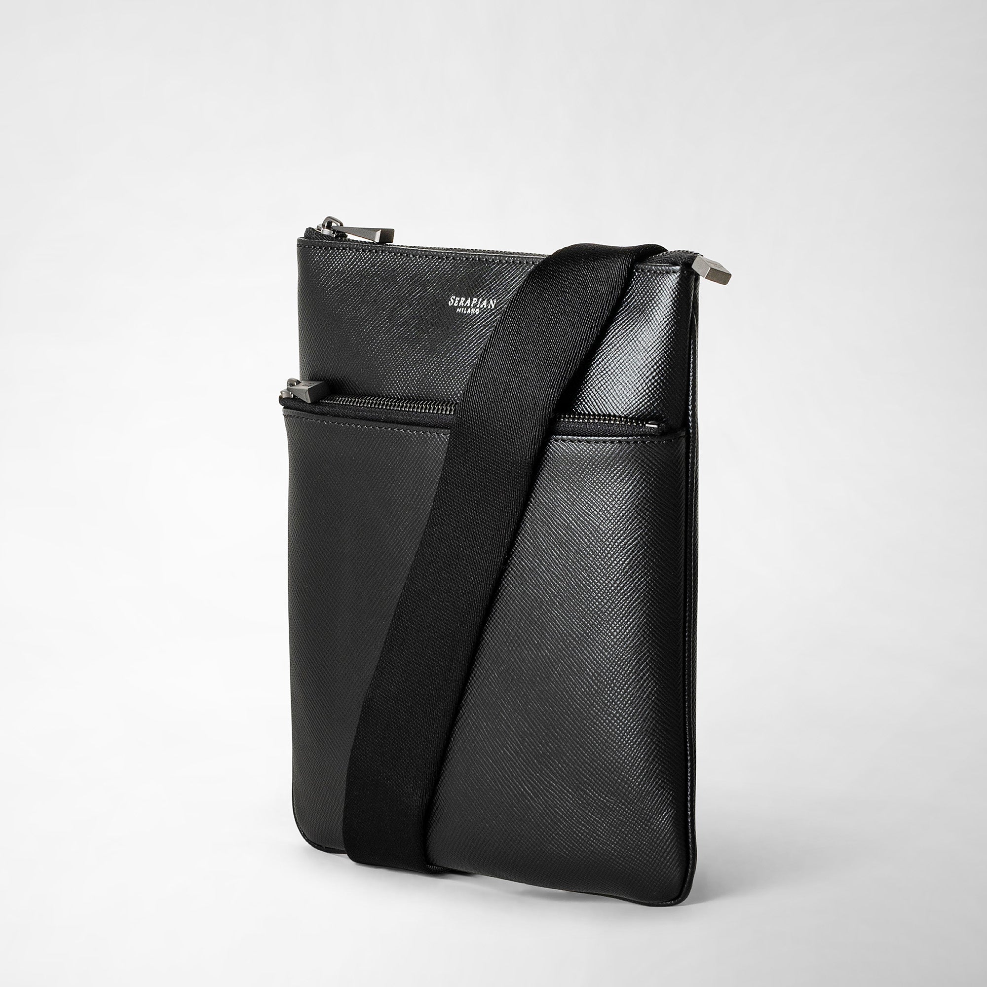 Flat Crossbody Bag in Evoluzione Leather, Eclipse Black