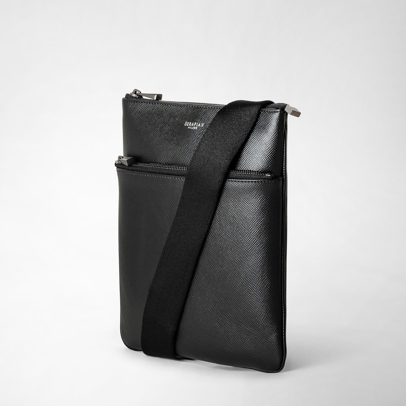 Flat Crossbody Bag in Evoluzione Leather, Eclipse Black