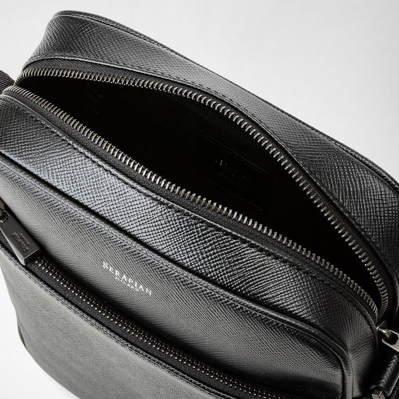 North south messenger in evoluzione leather - eclipse black