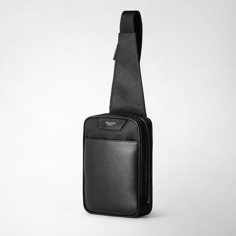 Sling backpack in evoluzione leather - black eclipse