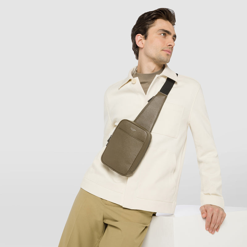 Sling backpack in evoluzione leather - olive green
