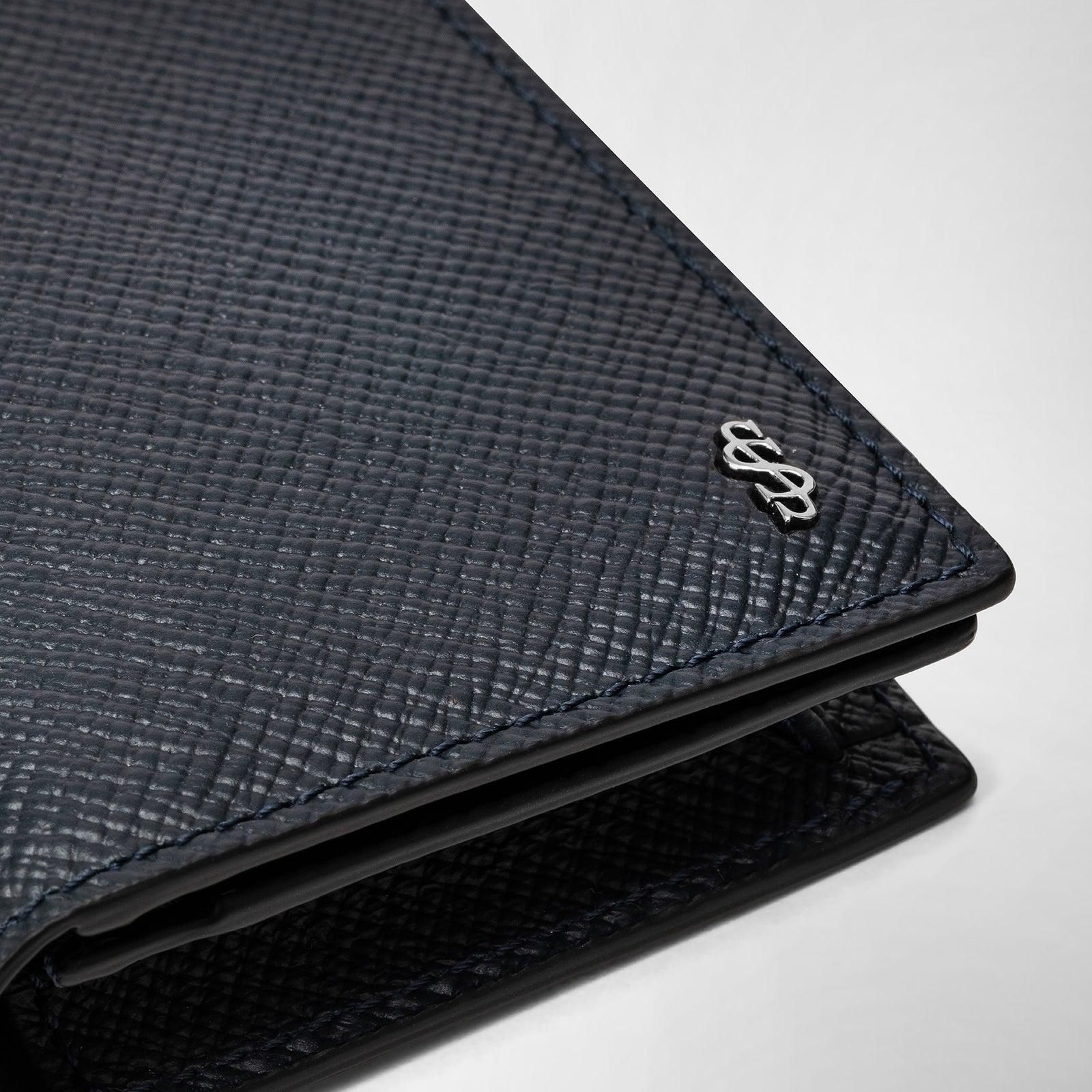 SERAPIAN　EVOLUZIONE　レザー製　名刺入れ Business card case in evoluzione leather eclipse black