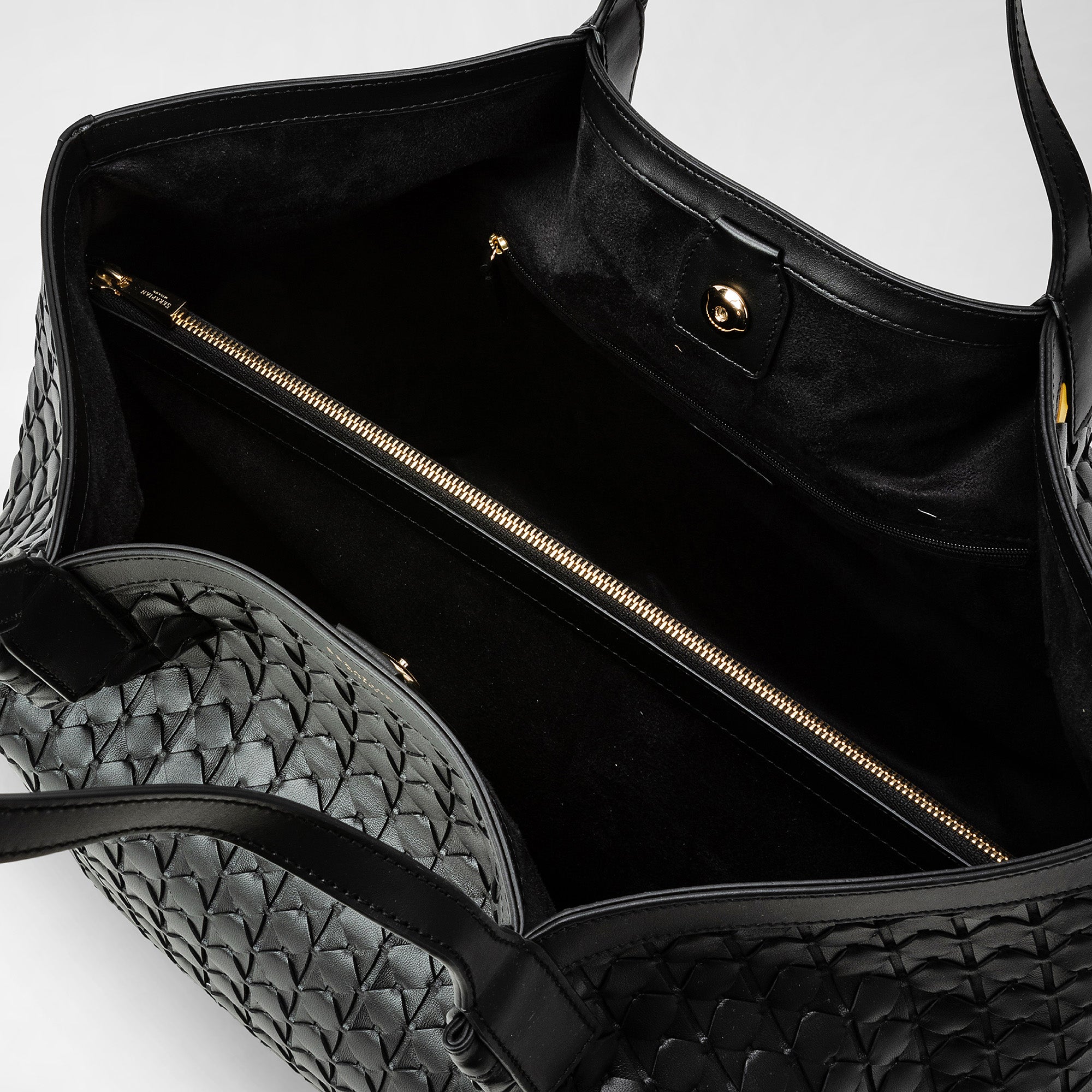 SERAPIAN (セラピアン)SECRETエンボス加工　トートバッグ 黒 SERAPIAN (セラピアン)SECRETエンボス加工トートバッグ 黒