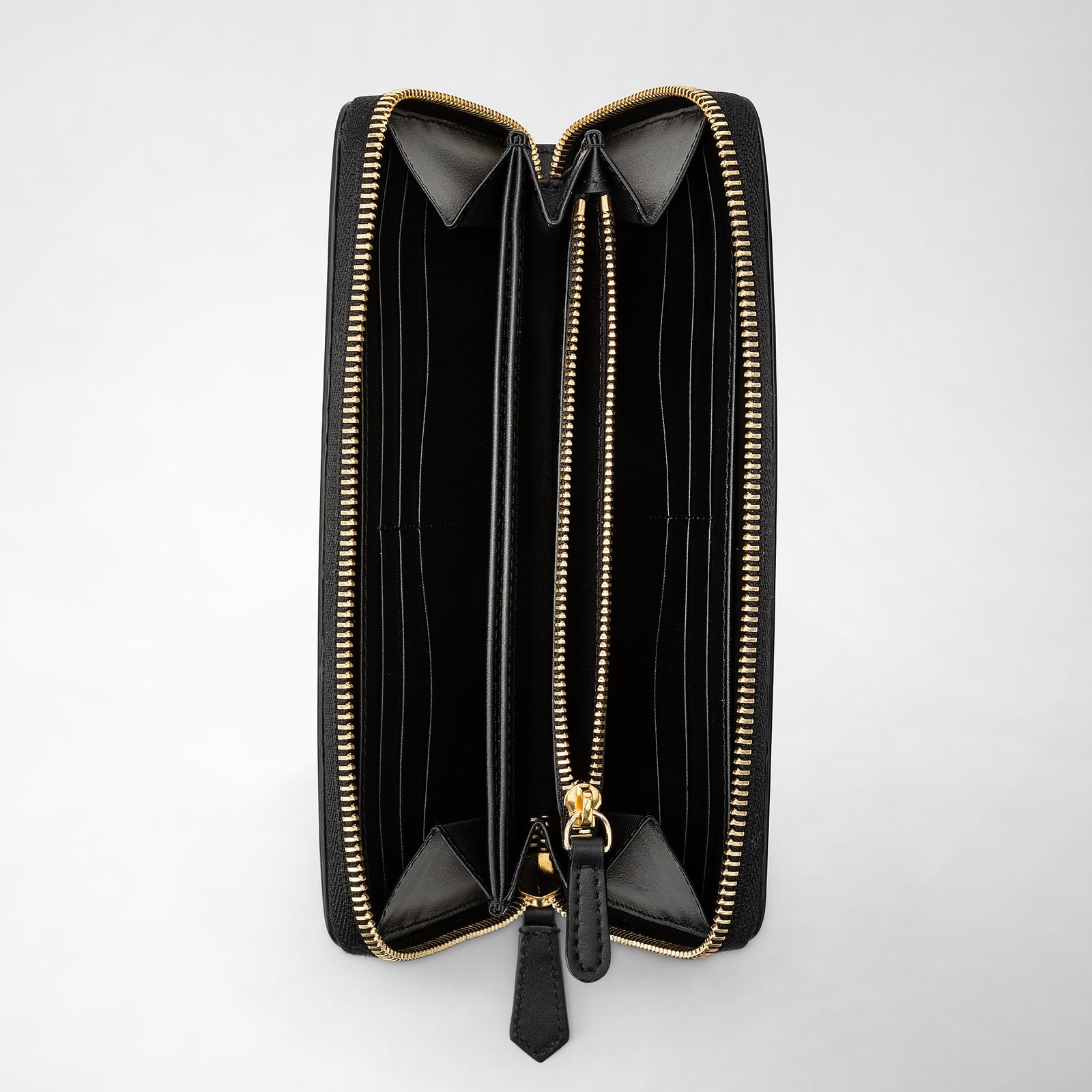 Zip-around wallet in mosaico black off-white