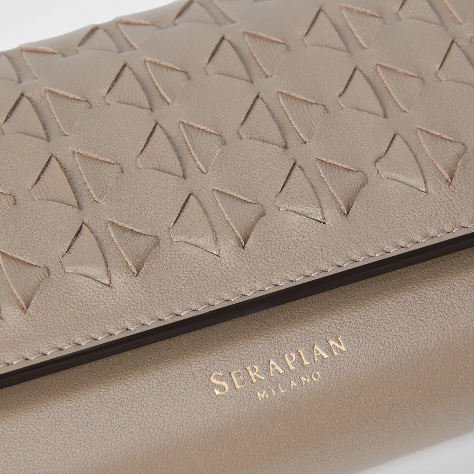 【極美品】モリニ　Phone Shoulder Wallet - Camel Phone Shoulder Wallet - Camel – MOLINI（モリニ）オフィシャル