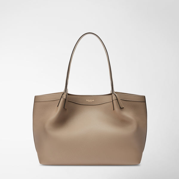 Tragetasche small secret aus rugiada-leder - sahara