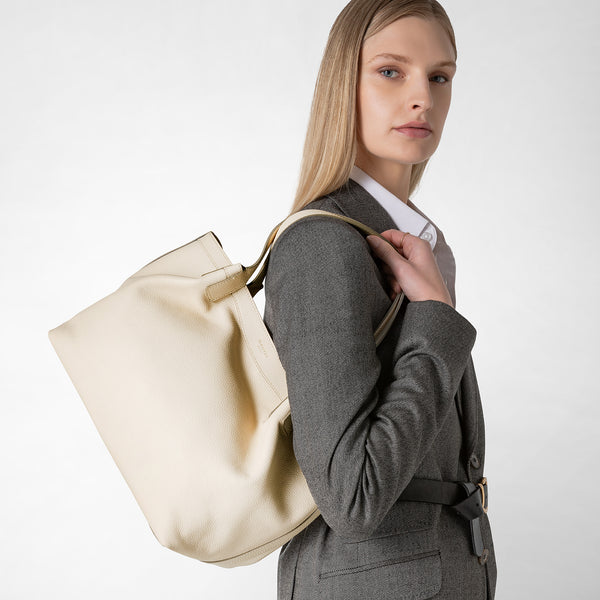Tragetasche small secret aus rugiada-leder - cream