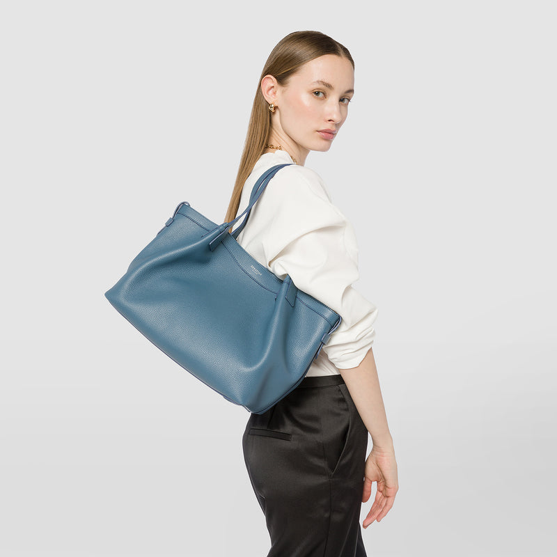 Small secret tote bag in rugiada leather - blue jeans
