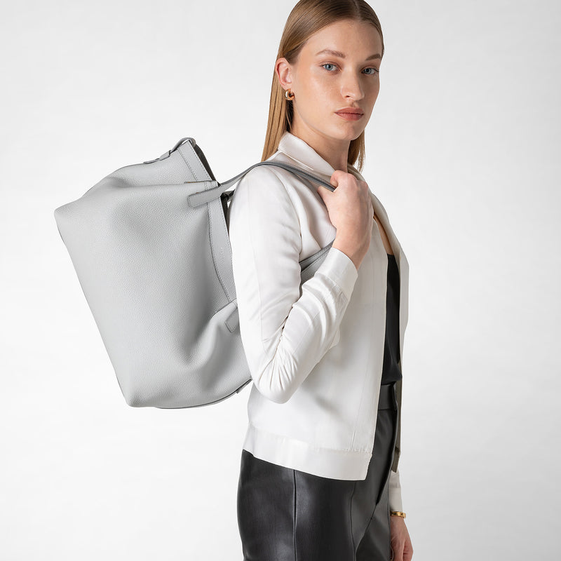 Small secret tote bag in rugiada leather - light grey