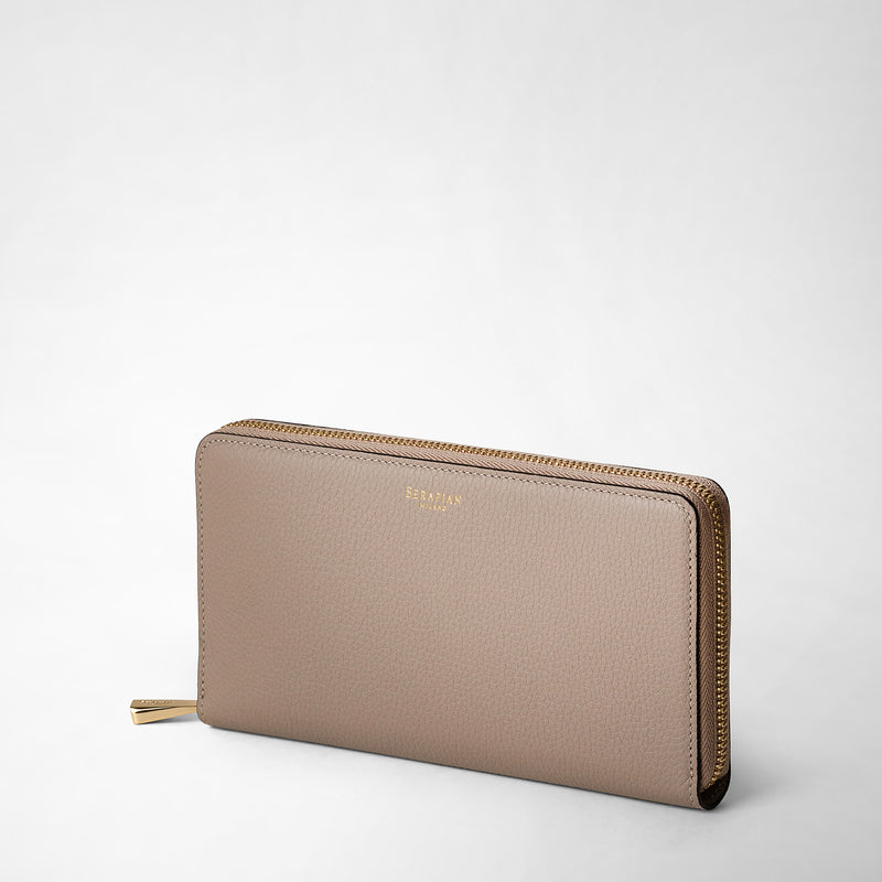 Zip-around wallet in rugiada leather - sahara