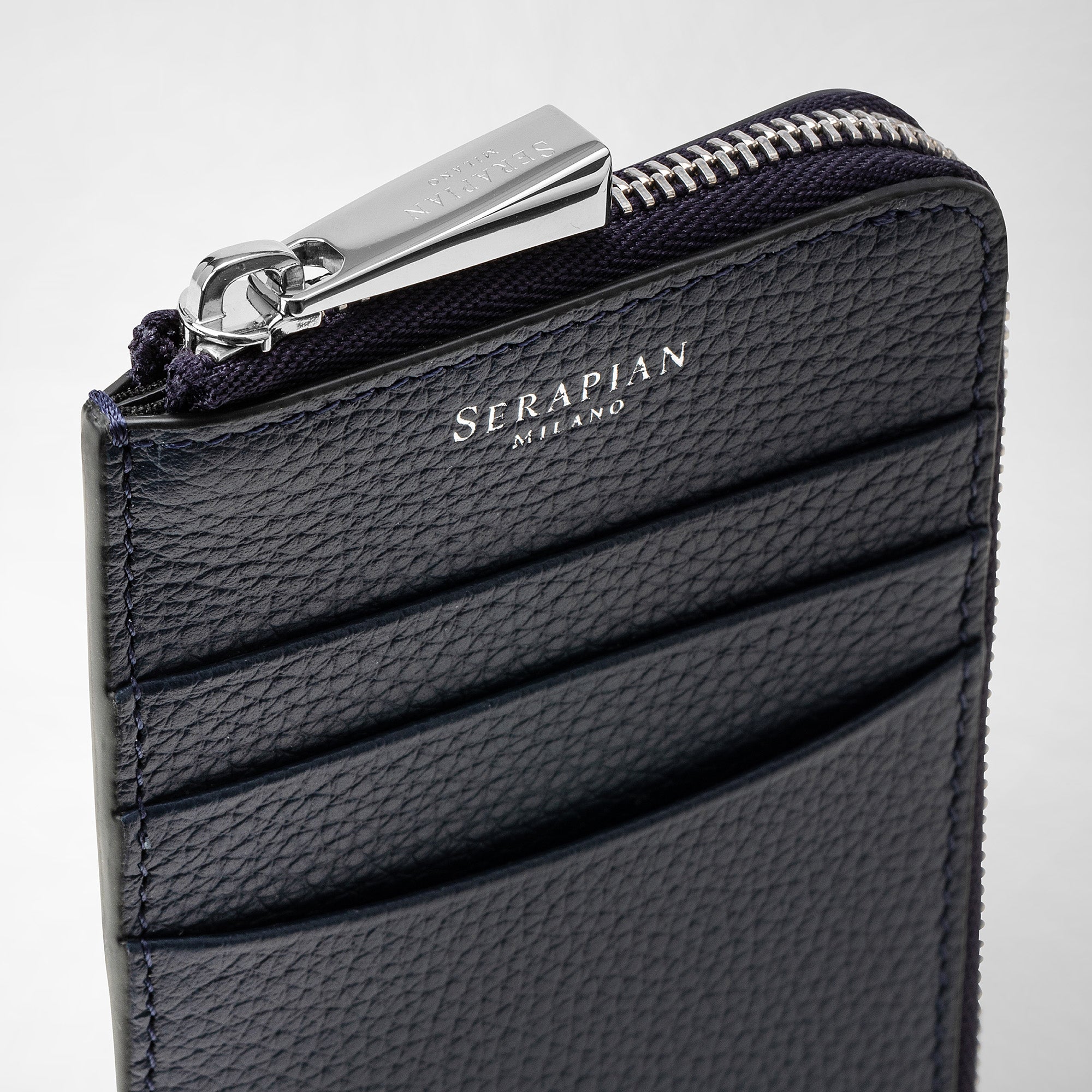 Zip card case in rugiada leather navy blue