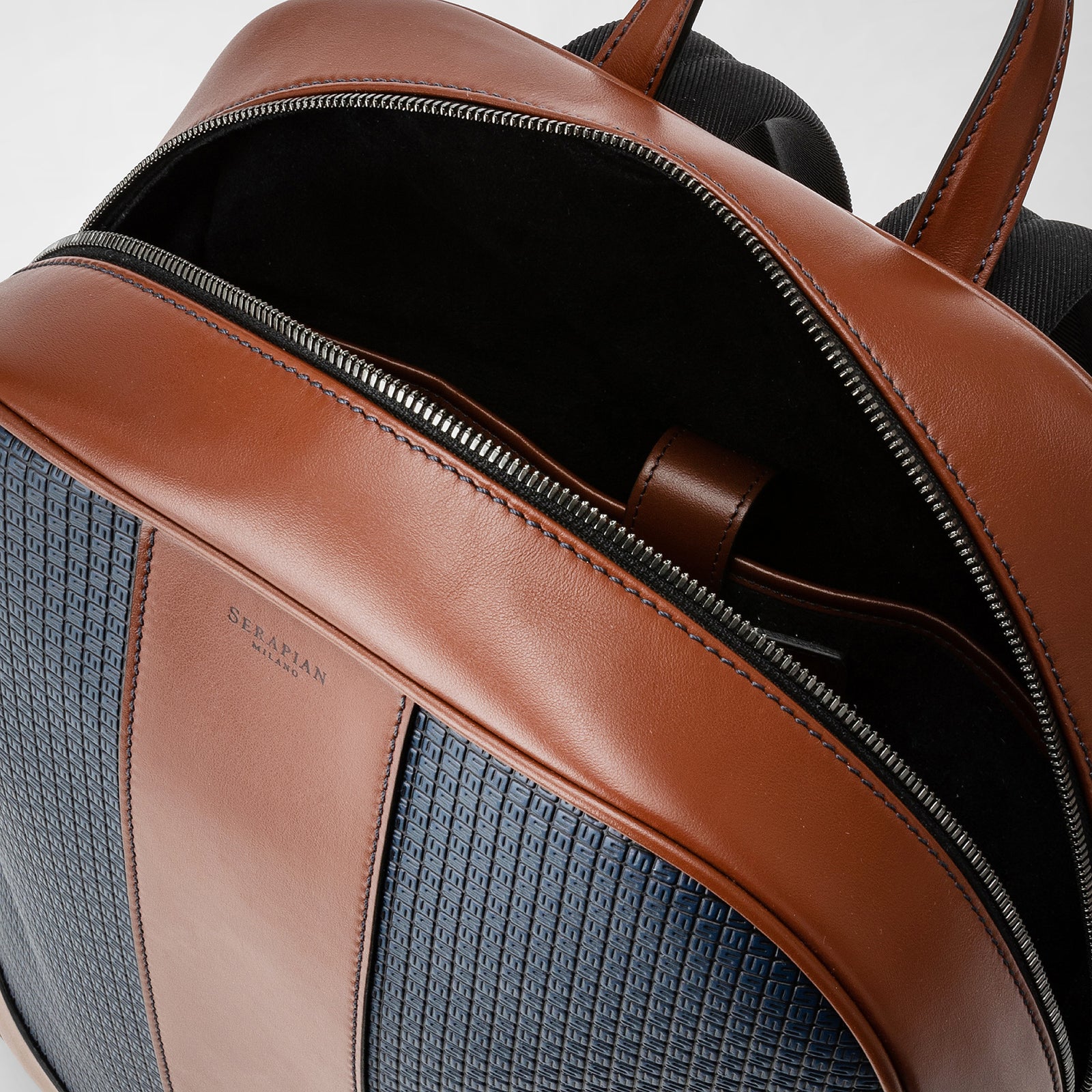 STEPAN 72製ラージバックパック – Serapian Boutique Online