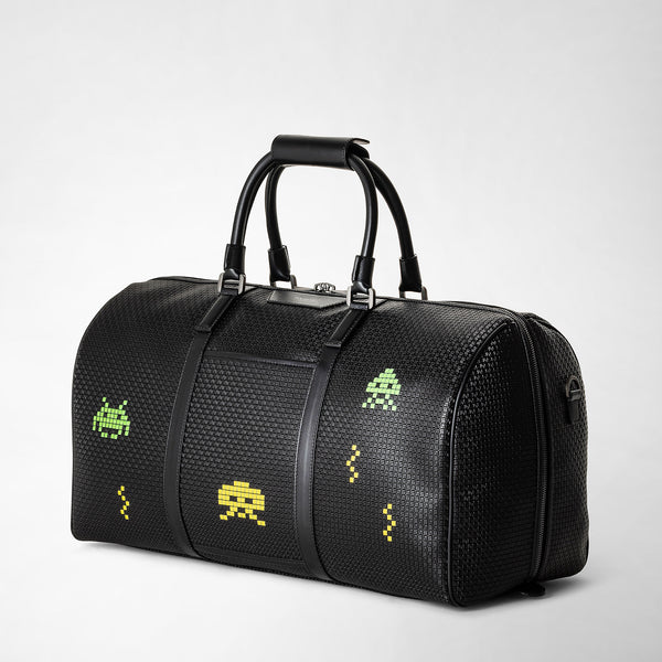 Reisetasche aus stepan - space invaders black